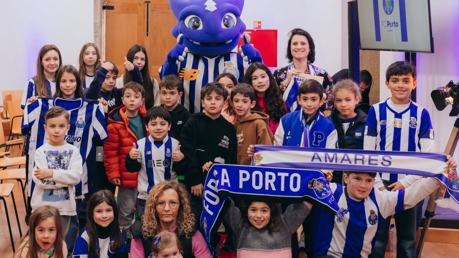 Draco encantou os mais pequenos na “Hora do Conto” na Biblioteca Municipal Sá de Miranda - Imagem 1